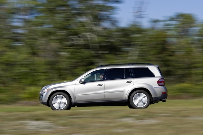 Mercedes-Benz GL 500 4MATIC Mercedes-Benz GL 500 4MATIC