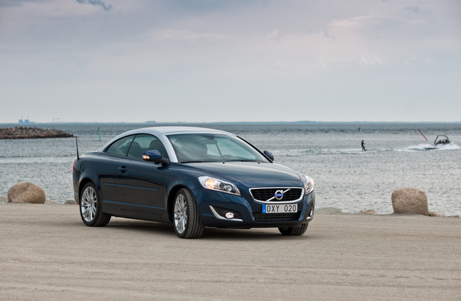 Volvo C70 2.0 D3 SE Lux Solstice Volvo C70 2.0 D3 SE Lux Solstice