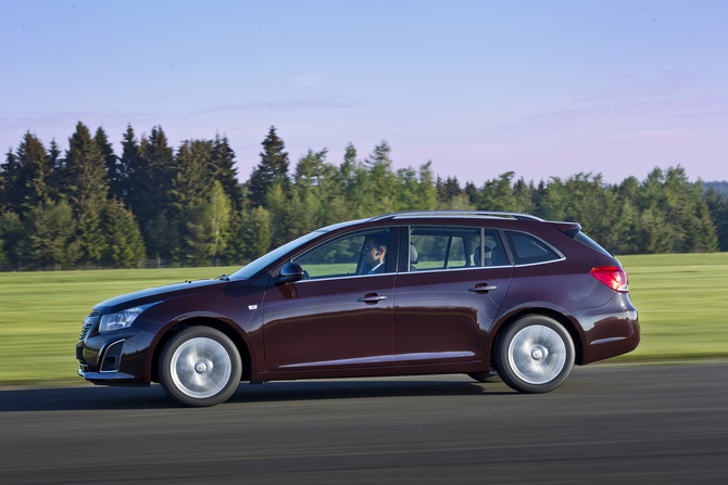 Chevrolet Cruze Station Wagon 1.7 VCDi LT Chevrolet Cruze Station Wagon 1.7 VCDi LT