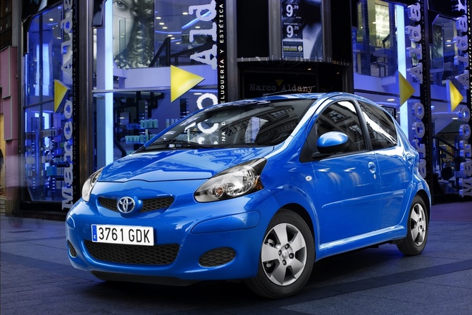 Toyota Aygo 1.0 Plus Sport Pack (09) Toyota Aygo 1.0 Plus Sport Pack (09)