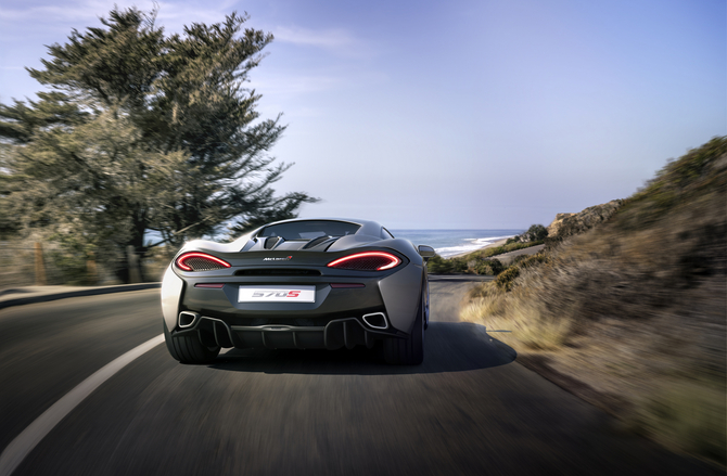 O 570S Coupé estará à venda após a sua primeira aparição pública no Salão Automóvel de Nova Iorque O 570S Coupé estará à venda após a sua primeira aparição pública no Salão Automóvel de Nova Iorque
