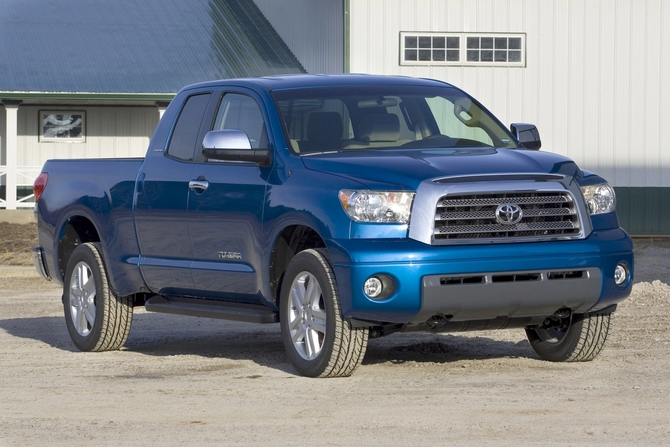 Toyota Tundra CrewMax 4X2 Tundra-Grade 5.7L Toyota Tundra CrewMax 4X2 Tundra-Grade 5.7L