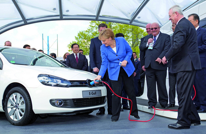 Alemanha quer ter 1 milhão de carros com tecnologia elétrica registados no país até 2020 Alemanha quer ter 1 milhão de carros com tecnologia elétrica registados no país até 2020