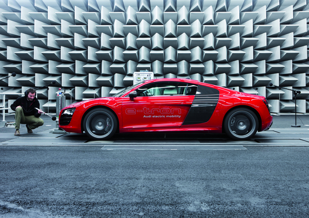 A Audi criou o E-sound para dar um som sintético ao seus veículos elétricos A Audi criou o E-sound para dar um som sintético ao seus veículos elétricos
