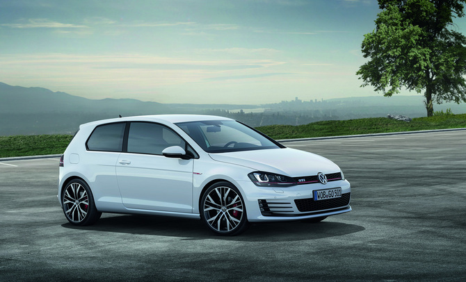 O novo Golf GTI será lançado com duas versões, uma de 217cv e outra de 226cv O novo Golf GTI será lançado com duas versões, uma de 217cv e outra de 226cv