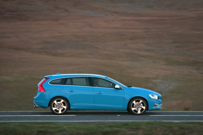 Volvo V60 T6 R-Design Momentum Geartronic Volvo V60 T6 R-Design Momentum Geartronic