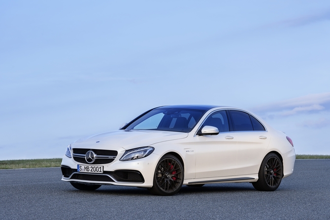 O modelo está disponível com um novo motor biturbo de 4.0 litros O modelo está disponível com um novo motor biturbo de 4.0 litros