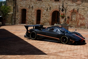 A nova versão do supercarro da Pagani é o culminar da celebração da performance, tecnologia e arte aplicada a um carro de pista