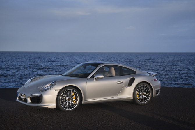 O novo 911 Turbo vai custar 194.866 euros... O novo 911 Turbo vai custar 194.866 euros...