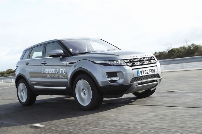 Land Rover diz que o Evoque com a transmissão de nove velocidades é apenas um protótipo, mas o veículo será produzido Land Rover diz que o Evoque com a transmissão de nove velocidades é apenas um protótipo, mas o veículo será produzido