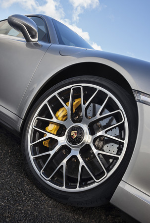 Novos 911 Turbo e Turbo S têm jantes de 20 polegadas mais largas Novos 911 Turbo e Turbo S têm jantes de 20 polegadas mais largas
