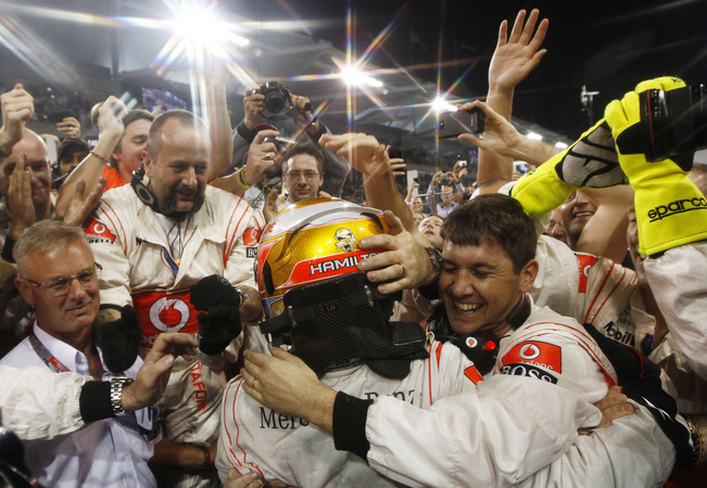 Hamilton redeems himself in dominant Abu Dhabi victory Hamilton redeems himself in dominant Abu Dhabi victory