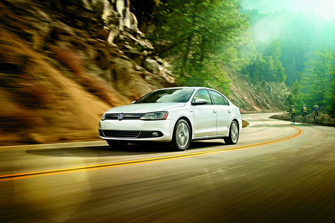 VW electrifies NAIAS with E-Bugster and Jetta Hybrid VW electrifies NAIAS with E-Bugster and Jetta Hybrid