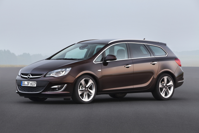 L’Opel Astra cinq portes et le Sports Tourer adopte une nouvelle face avant L’Opel Astra cinq portes et le Sports Tourer adopte une nouvelle face avant