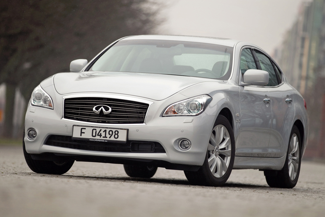 Infiniti M35h GT Premium Automatic Infiniti M35h GT Premium Automatic