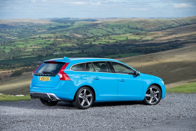 Volvo V60 D2 R-Design Momentum Volvo V60 D2 R-Design Momentum