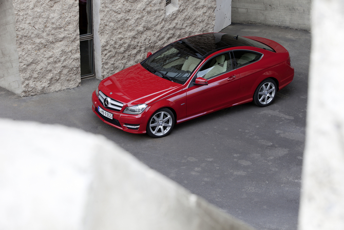 Mercedes-Benz C 220 CDI BlueEFFICIENCY AT Coupé Mercedes-Benz C 220 CDI BlueEFFICIENCY AT Coupé