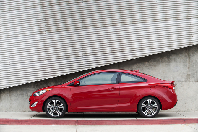 Hyundai Elantra Coupé SE Hyundai Elantra Coupé SE
