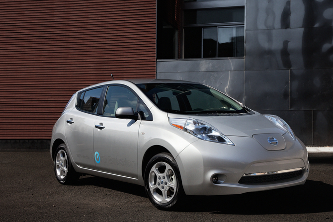 Nissan LEAF SV Nissan LEAF SV