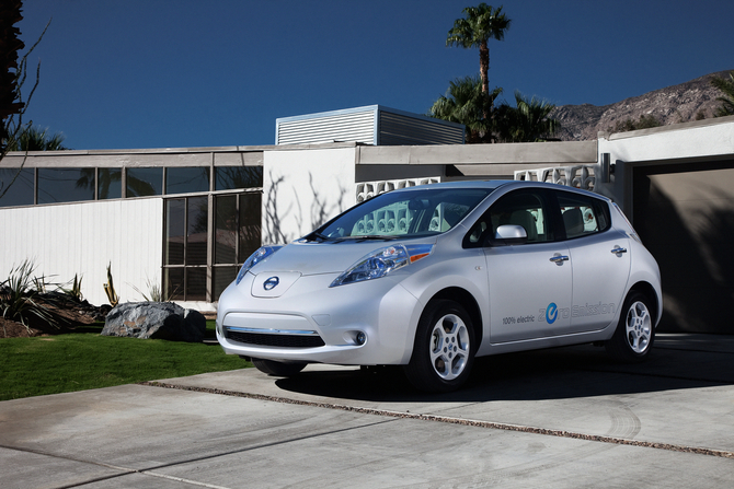 Nissan LEAF SV Nissan LEAF SV