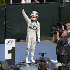 O britânico tem 17 pontos de vantagem sobre o companheiro de equipa Nico Rosberg