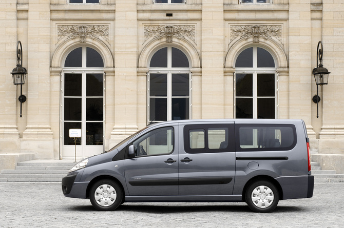 Citroën Jumpy Combi Vidrada L2H1 HDI 140 FAP Luxo Citroën Jumpy Combi Vidrada L2H1 HDI 140 FAP Luxo