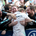 Rosberg festeja com a equipa no final do primeiro grande prémio disputado em Baku