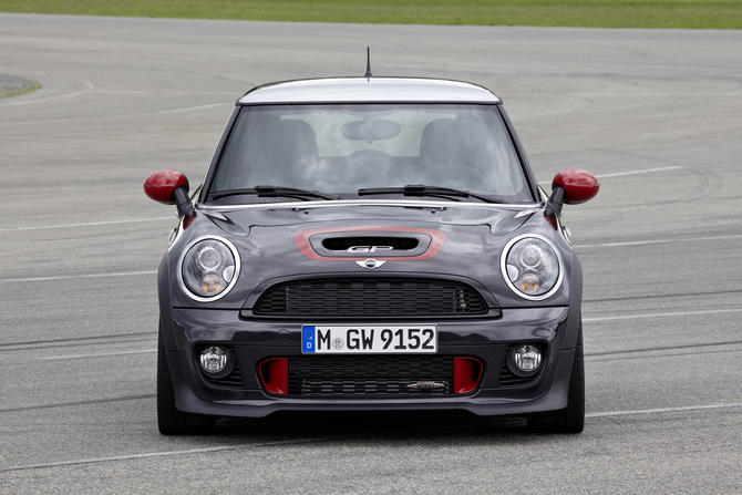 Vitesse maximale de 242 km/h Vitesse maximale de 242 km/h