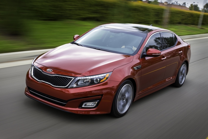 The refreshed Optima has a new front bumper look The refreshed Optima has a new front bumper look