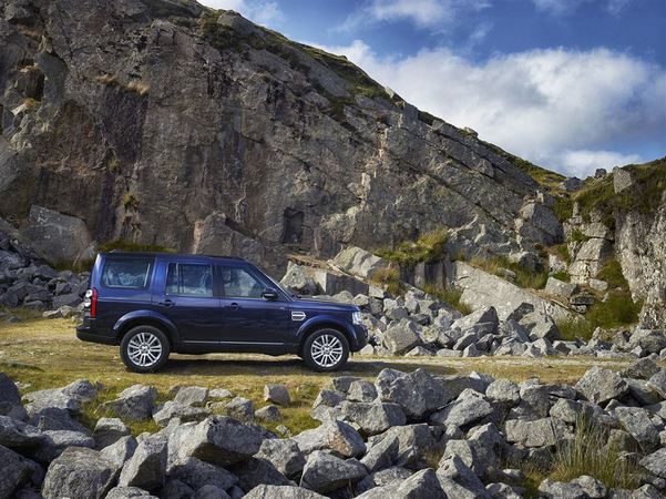 O carro passa a ter o nome Discovery na frente em vez de Land Rover O carro passa a ter o nome Discovery na frente em vez de Land Rover