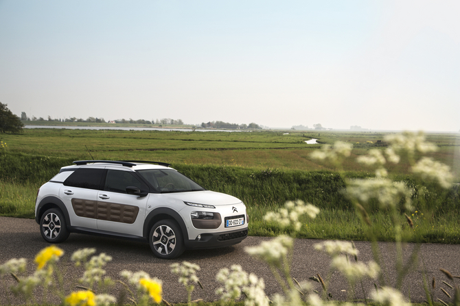 Citroën C4 Cactus 1.2 Pure Tech S&S Rip Curl Citroën C4 Cactus 1.2 Pure Tech S&S Rip Curl