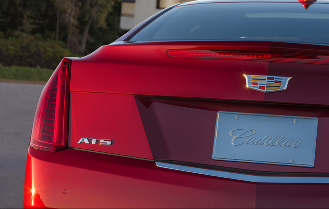 O ATS Coupé é o primeiro modelo a receber o novo emblema da Cadillac O ATS Coupé é o primeiro modelo a receber o novo emblema da Cadillac