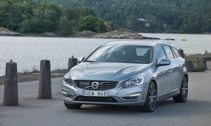Volvo V60 1.6 T4 Summum Volvo V60 1.6 T4 Summum
