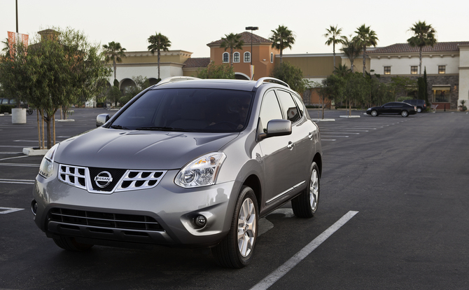 Nissan Rogue S AWD Krom Edition Nissan Rogue S AWD Krom Edition