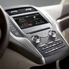 The center console is left open to keep things open