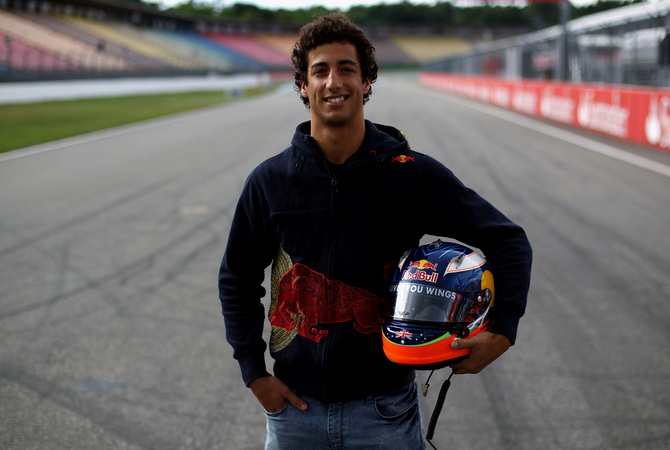 Ricciardo é o segundo piloto a mudar-se da Toro Rosso para a Red Bull, depois de Sebastian Vettel Ricciardo é o segundo piloto a mudar-se da Toro Rosso para a Red Bull, depois de Sebastian Vettel