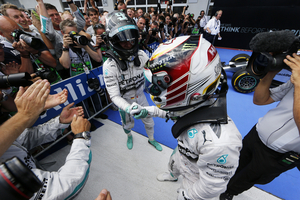 Os dois pilotos da Mercedes parecem ter posto para trás as desavenças das últimas corridas