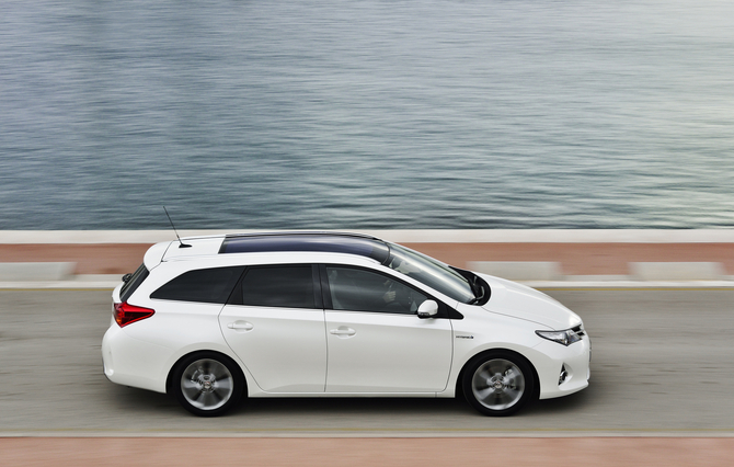 Der Auris Hybrid Touring Sports wurde bereits aktualisiert, der Auris folgt nun. Der Auris Hybrid Touring Sports wurde bereits aktualisiert, der Auris folgt nun.
