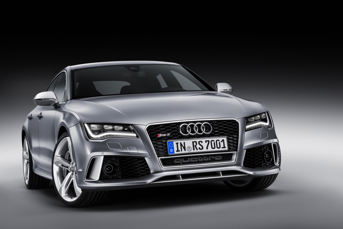 L’Audi RS 7 Sportback se trouve également en tête en ce qui concerne les systèmes d’assistance au conducteur. L’Audi RS 7 Sportback se trouve également en tête en ce qui concerne les systèmes d’assistance au conducteur.