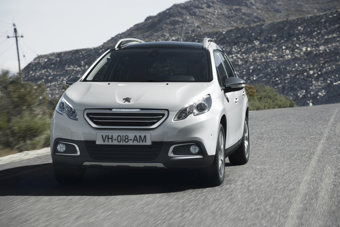 Peugeot 2008 Allure 1.6 BlueHDi Peugeot 2008 Allure 1.6 BlueHDi