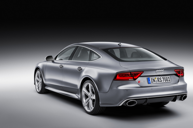 RS7 só estará disponível com uma transmissão tiptronic de oito velocidades RS7 só estará disponível com uma transmissão tiptronic de oito velocidades