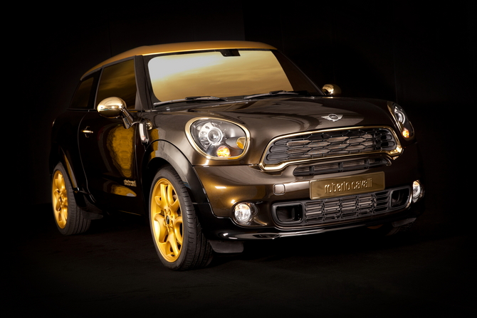 Cavalli hüllte das Exterieur des MINI Paceman in eine exklusive Farbe Cavalli hüllte das Exterieur des MINI Paceman in eine exklusive Farbe