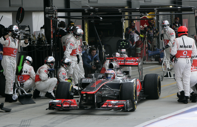 O britânico foi mais rápido que o seu companheiro de equipa Lewis Hamilton e que Fernando Alonso O britânico foi mais rápido que o seu companheiro de equipa Lewis Hamilton e que Fernando Alonso