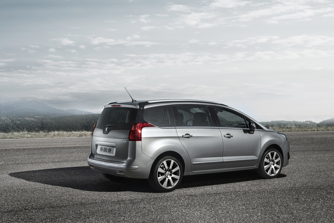 Peugeot 5008 Style 1.6 HDi CVM6 Peugeot 5008 Style 1.6 HDi CVM6