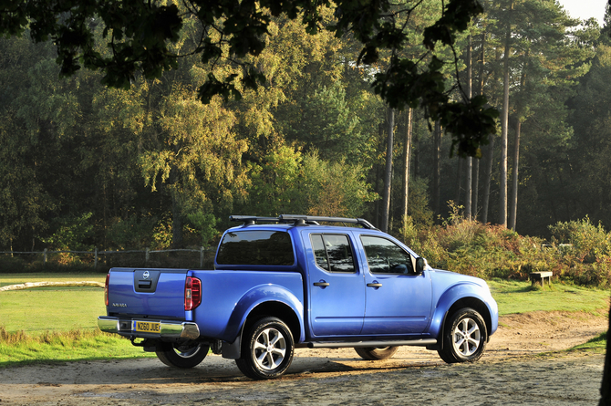 Nissan Navara 2.5 dCi 190hp 4x4 3,5T Double Cab XE Nissan Navara 2.5 dCi 190hp 4x4 3,5T Double Cab XE