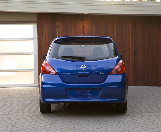 Nissan Versa Hatchback 1.8 SL Nissan Versa Hatchback 1.8 SL