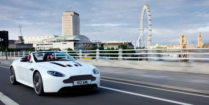 Roadster torna-se na versão mais potente do V12 Vantage Roadster torna-se na versão mais potente do V12 Vantage