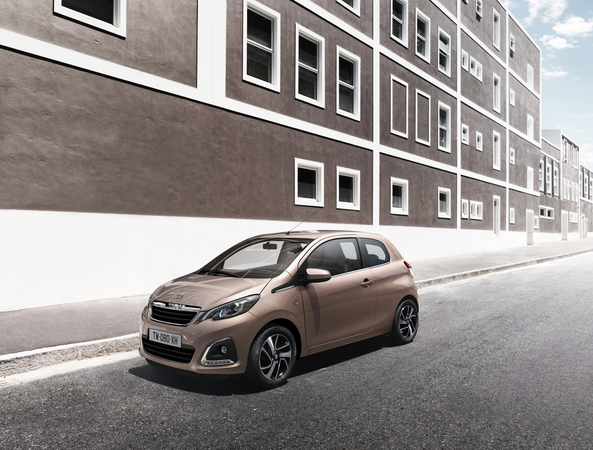 Peugeot 108 TOP SE Roland Garros 1.2 Pure Tech Peugeot 108 TOP SE Roland Garros 1.2 Pure Tech