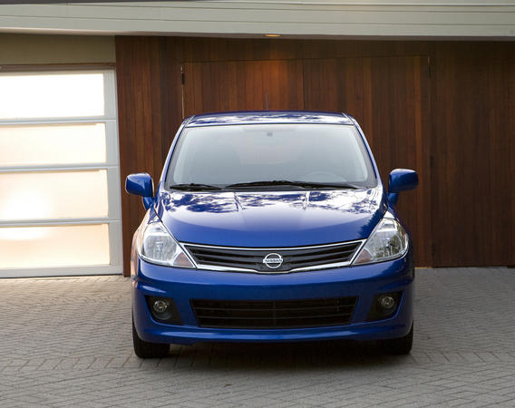 Nissan Versa hatchback 1.8 S Nissan Versa hatchback 1.8 S