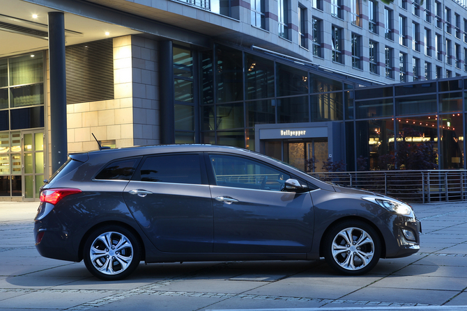 La nouvelle i30 Sport Wagon sera disponible en Europe dès juillet 2012. La nouvelle i30 Sport Wagon sera disponible en Europe dès juillet 2012.